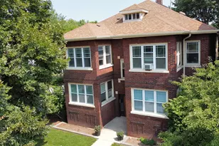 832 S Maple Ave, Oak Park, IL 60304 - Photo 1