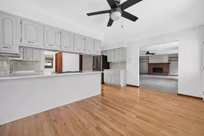 5555 Roanoke Road, Rockford, IL 61107 - Photo 11