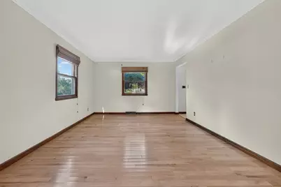 5555 Roanoke Road, Rockford, IL 61107 - Photo 5