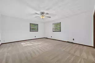5555 Roanoke Rd, Rockford, IL 61107 - Photo 17