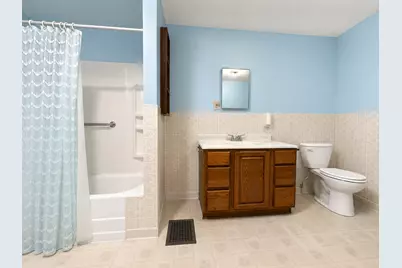 611 S Adams Avenue, Freeport, IL 61032 - Photo 7