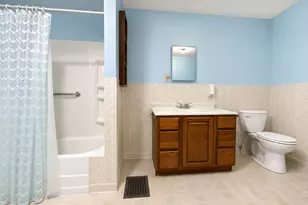 611 S Adams Ave, Freeport, IL 61032 - Photo 7