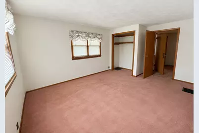 611 S Adams Avenue, Freeport, IL 61032 - Photo 11