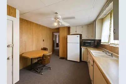 611 S Adams Avenue, Freeport, IL 61032 - Photo 9