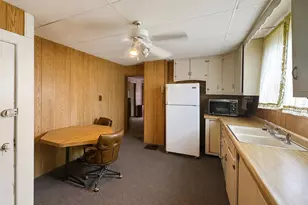 611 S Adams Ave, Freeport, IL 61032 - Photo 9