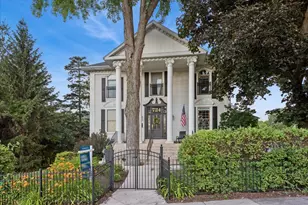 724 S Batavia Ave, Geneva, IL 60134 - Photo 1