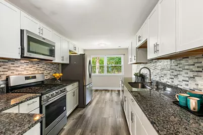 220 Kingman Lane, Hoffman Estates, IL 60169 - Photo 9