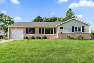 220 Kingman Ln, Hoffman Estates, IL 60169 - Photo 1