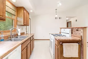 2379 Circle Dr, Belvidere, IL 61008 - Photo 5