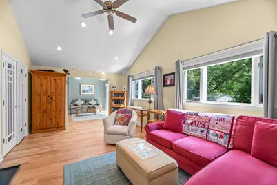 545 Newark Lane, Hoffman Estates, IL 60169 - Photo 5