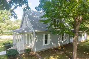 605 S Sycamore St, Centralia, IL 62801 - Photo 3