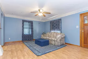815 W Water St, Pontiac, IL 61764 - Photo 9