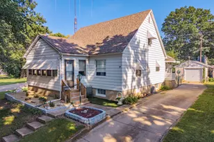 815 W Water St, Pontiac, IL 61764 - Photo 1