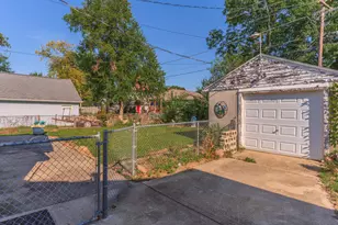 815 W Water St, Pontiac, IL 61764 - Photo 31