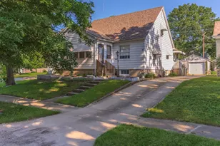 815 W Water St, Pontiac, IL 61764 - Photo 35