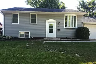 709 Parkside Cir, Streamwood, IL 60107 - Photo 1