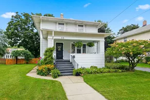 33 Center St, Algonquin, IL 60102 - Photo 1
