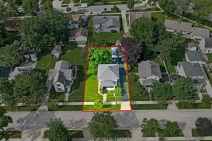33 Center St, Algonquin, IL 60102 - Photo 3