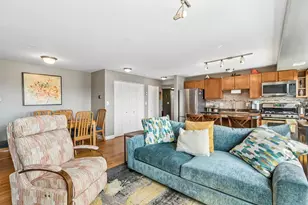 2545 W Catalpa Ave, Chicago, IL 60625 - Photo 9