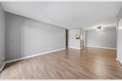 1422 Stonebridge Circle #M5, Wheaton, IL 60189 - Photo 3