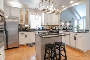 38 Lakebreeze Ct, Lake Zurich, IL 60047 - Photo 9