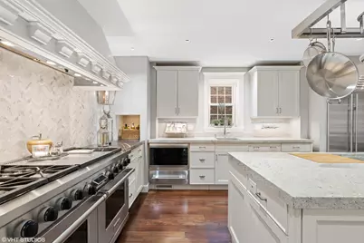 38 E Elm Street, Chicago, IL 60611 - Photo 15