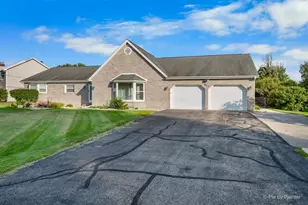 537 Erma Dr, Lake Holiday, IL 60552 - Photo 3