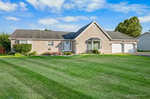 537 Erma Dr, Lake Holiday, IL 60552 - Photo 1