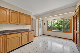 562 N Plamondon Dr, Addison, IL 60101 - Photo 9