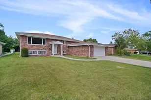 562 N Plamondon Dr, Addison, IL 60101 - Photo 27