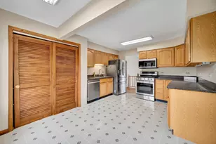 562 N Plamondon Dr, Addison, IL 60101 - Photo 7