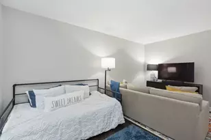 260 E Chestnut St, Chicago, IL 60611 - Photo 9