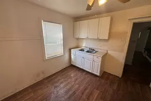 9757 S Ingleside Ave, Chicago, IL 60628 - Photo 5