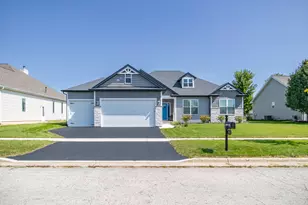 621 Zagreb Ave, Sycamore, IL 60178 - Photo 1