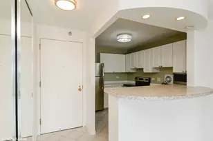 111 W Maple St, Chicago, IL 60610 - Photo 3
