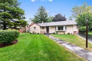 209 N Richmond Ave, Clarendon Hills, IL 60514 - Photo 1