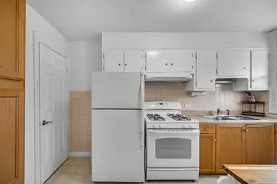 6258 W Peterson Avenue, Chicago, IL 60646 - Photo 9