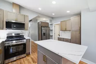10825 S Avenue H, Chicago, IL 60617 - Photo 7