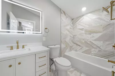 10825 S Avenue H, Chicago, IL 60617 - Photo 13