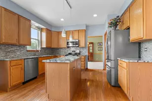 1942 W River Oaks Dr, Round Lake, IL 60073 - Photo 5
