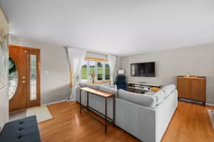 603 W St Aubin Dr, Addison, IL 60101 - Photo 3