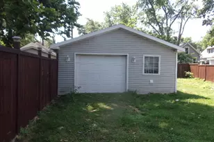 810 W Mill St, Bloomington, IL 61701 - Photo 3