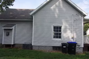 810 W Mill St, Bloomington, IL 61701 - Photo 13