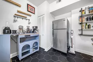 2316 W Byron St, Chicago, IL 60618 - Photo 9