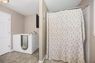 21 Crestwood Ln, Centralia, IL 62801 - Photo 19
