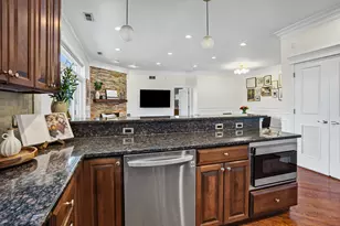 2450 W Montrose Ave, Chicago, IL 60618 - Photo 11