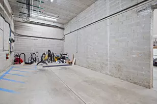 2450 W Montrose Ave, Chicago, IL 60618 - Photo 29