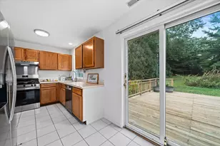 2398 Blue Spruce Ln, Aurora, IL 60502 - Photo 9