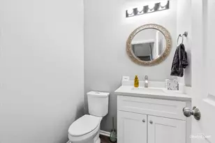 2430 Courtyard Cir, Aurora, IL 60506 - Photo 9
