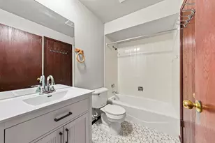 6408 Nature Dr, Oak Forest, IL 60452 - Photo 9